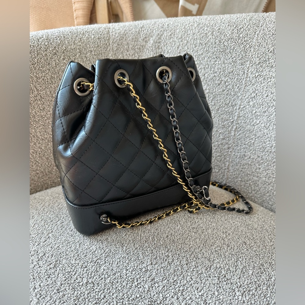 Quilted Backpack black/gold chain